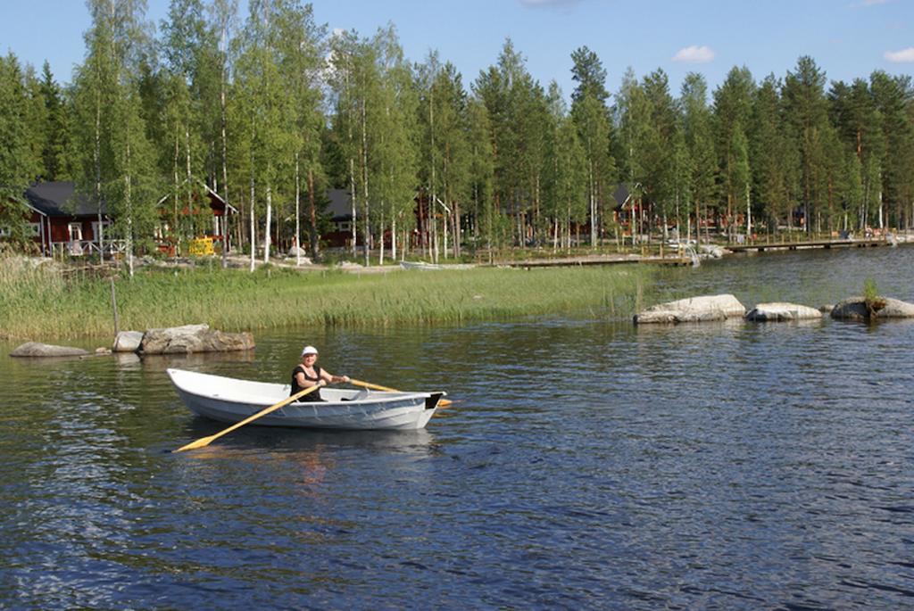 Kartanohotelli Satulinna Huvilat Hirvensalmi Buitenkant foto