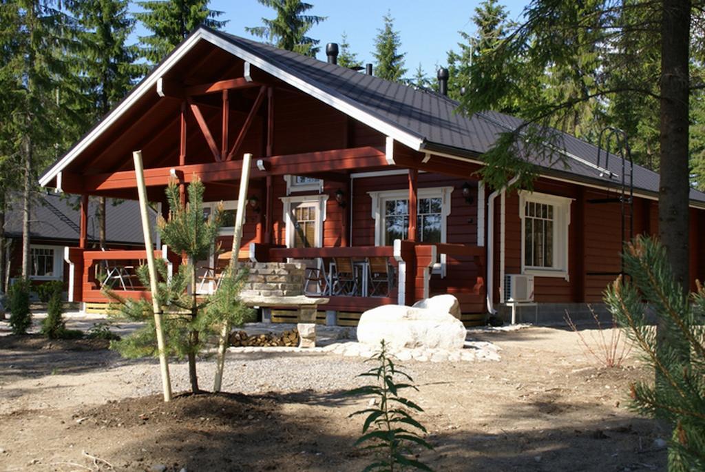 Kartanohotelli Satulinna Huvilat Hirvensalmi Buitenkant foto