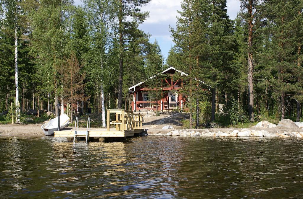 Kartanohotelli Satulinna Huvilat Hirvensalmi Buitenkant foto