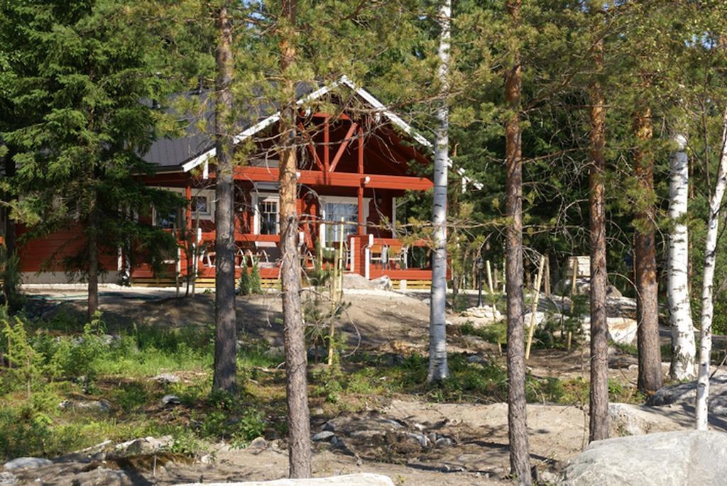 Kartanohotelli Satulinna Huvilat Hirvensalmi Buitenkant foto